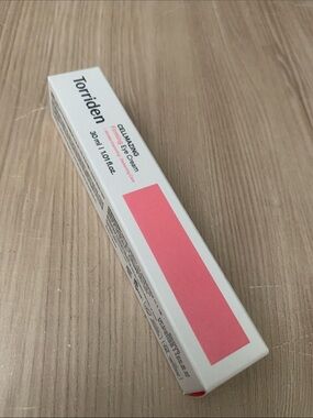 torrid White & Pink Eye Cream Packaging - Revitalizing Formula